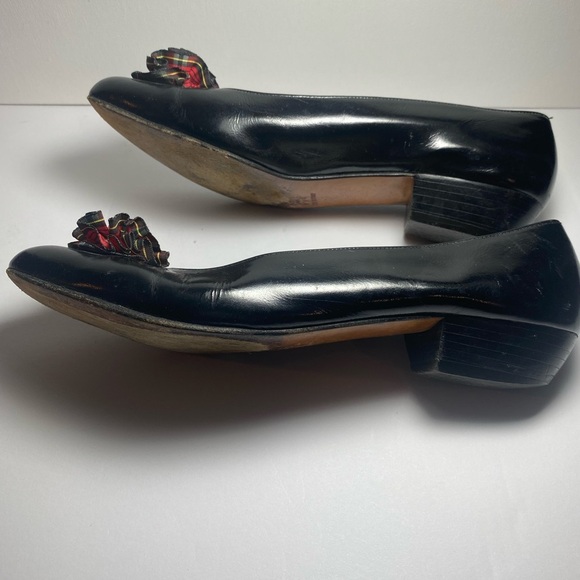 SALVATORE FERRAGAMO Black Leather Women's Shoes with Floral Accent - Picture 6 of 7